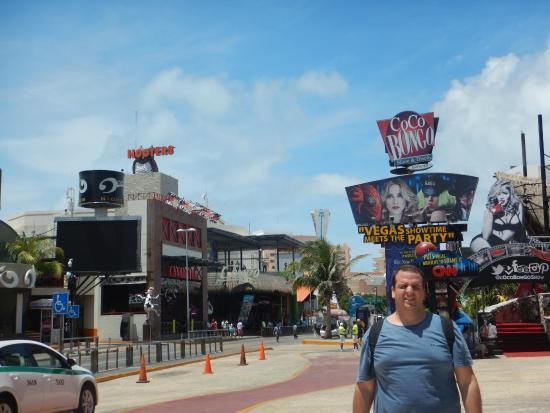 Centre commercial Forum By The Sea